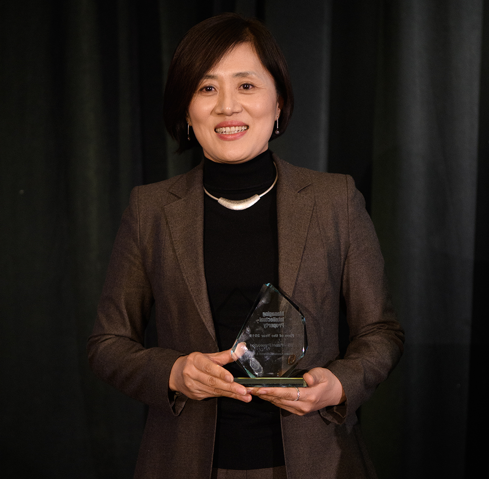 Director Carla Kim holds the “Patent Prosecution: U.S. National” award.